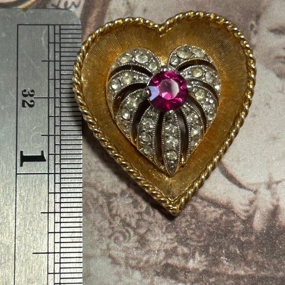 Vintage Estate Signed Napier Gold Loving Heart Ruby Red Rhinestone Pin Brooch - Picture 7 of 8